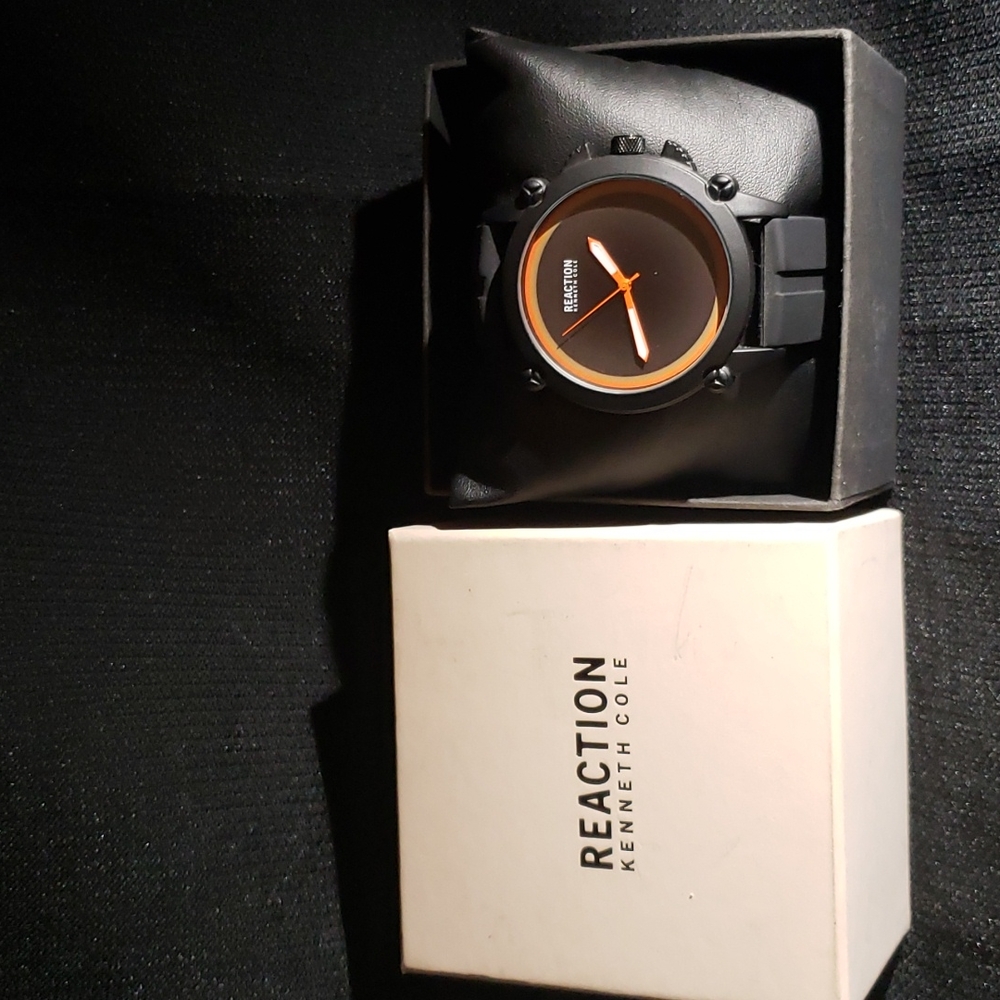 Reaction Kenneth Cole Watch - Picture 2 of 2